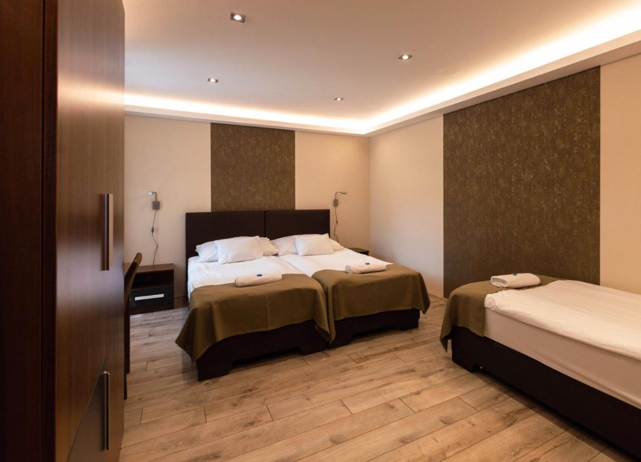 セゲド Ven Diofa De Lux Panzio Bed & Breakfast エクステリア 写真