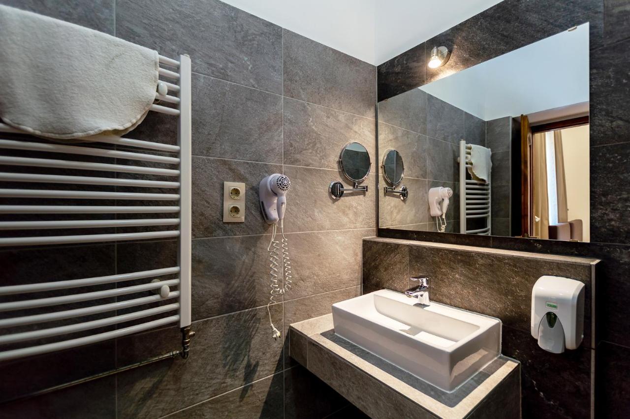 セゲド Ven Diofa De Lux Panzio Bed & Breakfast エクステリア 写真