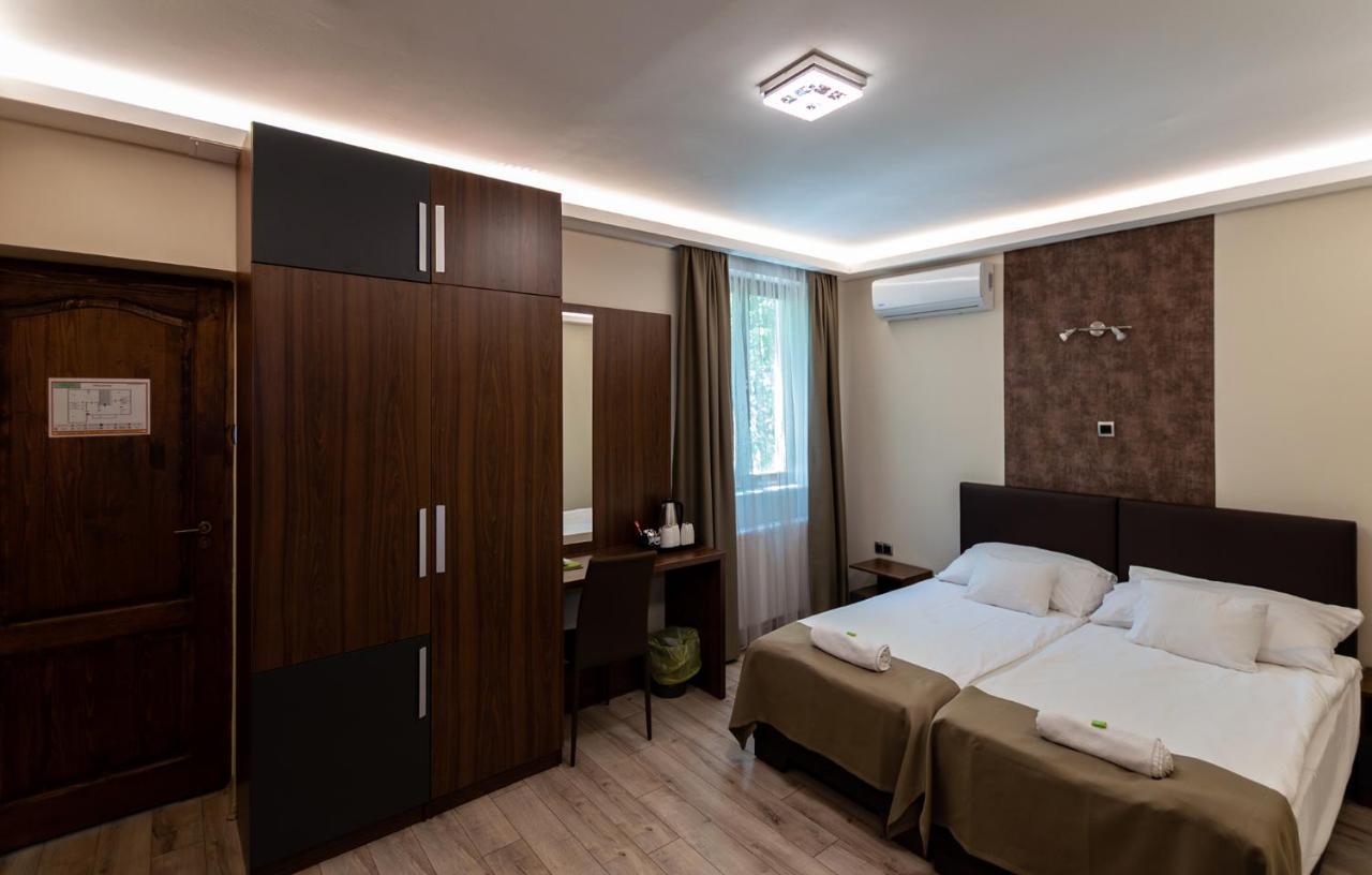 セゲド Ven Diofa De Lux Panzio Bed & Breakfast エクステリア 写真