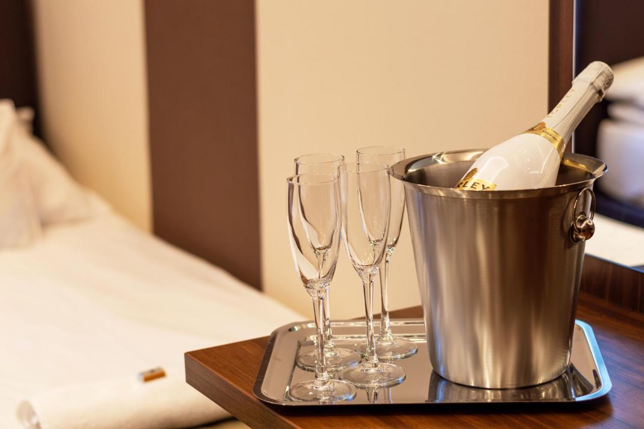 セゲド Ven Diofa De Lux Panzio Bed & Breakfast エクステリア 写真