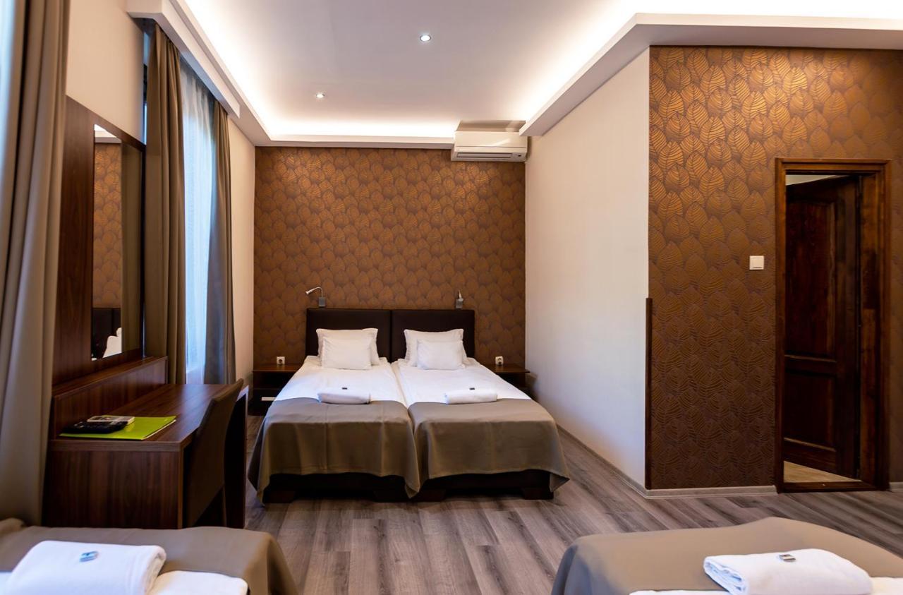セゲド Ven Diofa De Lux Panzio Bed & Breakfast エクステリア 写真
