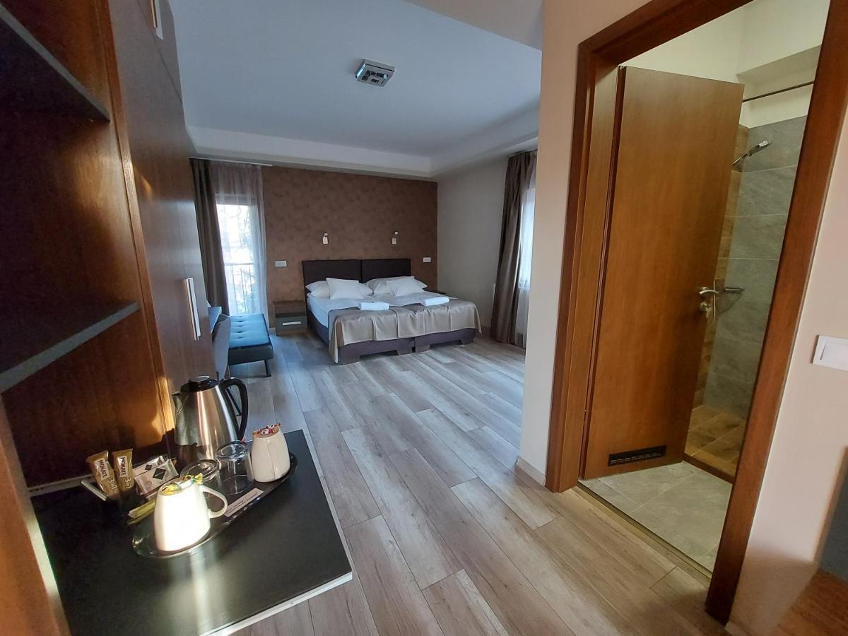 セゲド Ven Diofa De Lux Panzio Bed & Breakfast エクステリア 写真