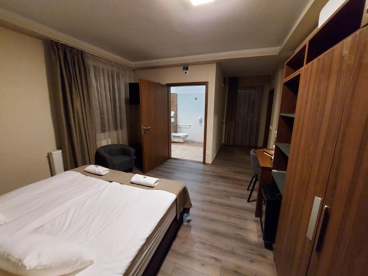 セゲド Ven Diofa De Lux Panzio Bed & Breakfast エクステリア 写真