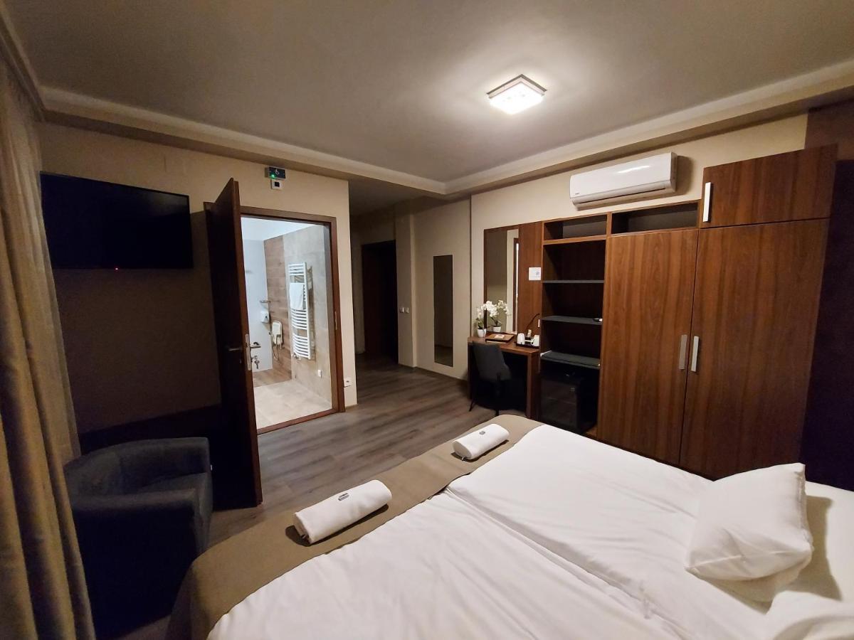 セゲド Ven Diofa De Lux Panzio Bed & Breakfast エクステリア 写真