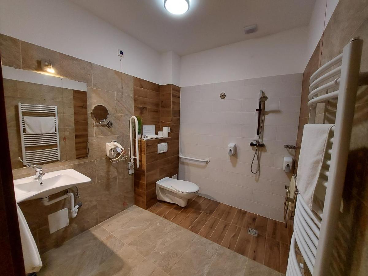 セゲド Ven Diofa De Lux Panzio Bed & Breakfast エクステリア 写真