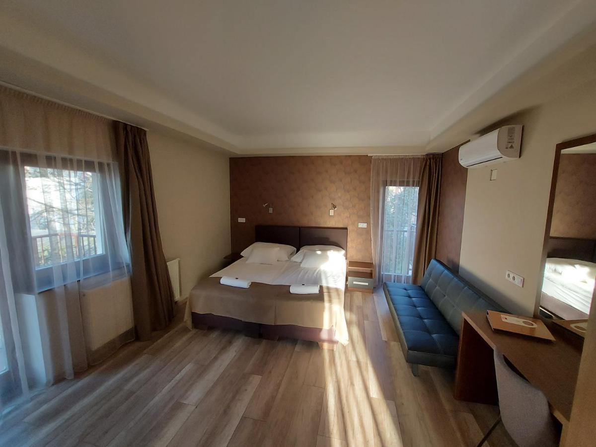 セゲド Ven Diofa De Lux Panzio Bed & Breakfast エクステリア 写真