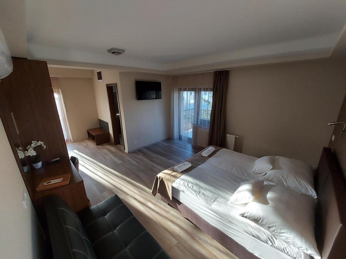 セゲド Ven Diofa De Lux Panzio Bed & Breakfast エクステリア 写真
