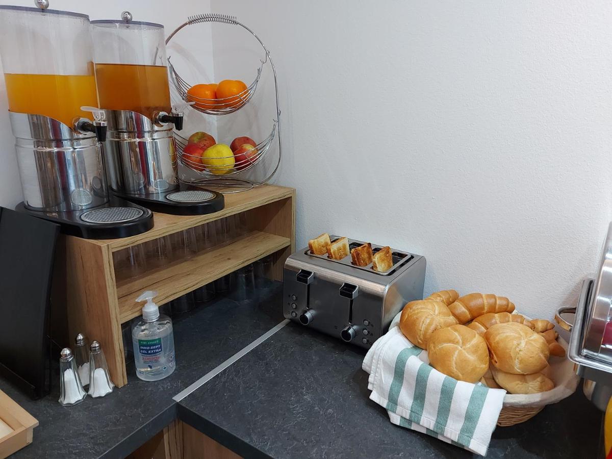セゲド Ven Diofa De Lux Panzio Bed & Breakfast エクステリア 写真