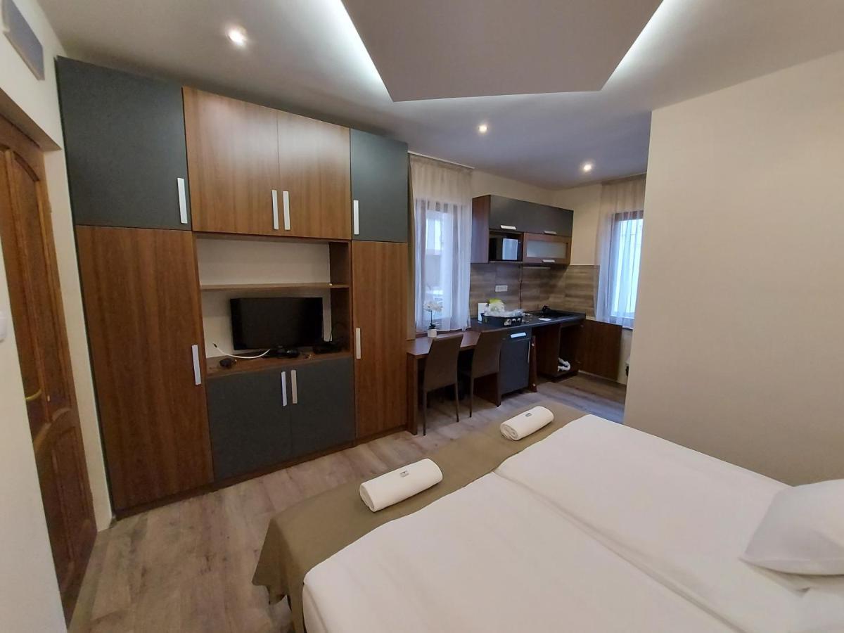 セゲド Ven Diofa De Lux Panzio Bed & Breakfast エクステリア 写真