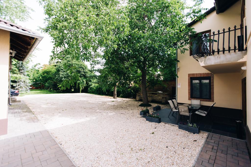 セゲド Ven Diofa De Lux Panzio Bed & Breakfast エクステリア 写真