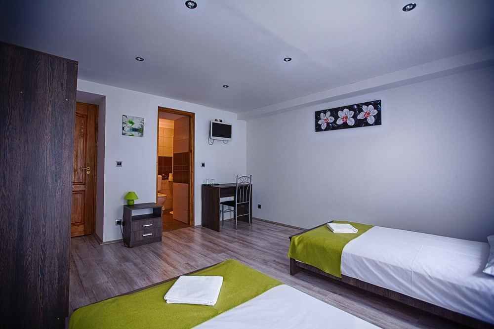 セゲド Ven Diofa De Lux Panzio Bed & Breakfast エクステリア 写真